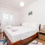Bella Vista - Two Bedroom With Sea View *