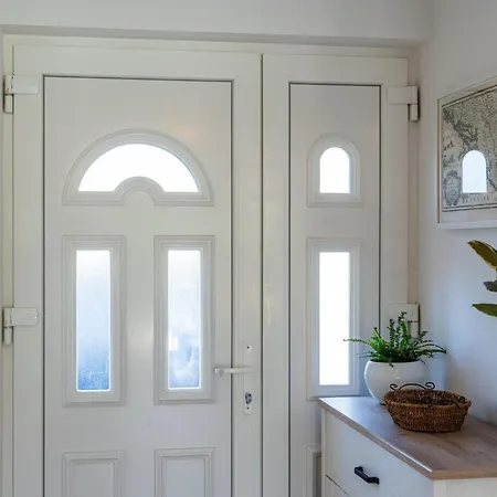Bella Vista - Two Bedroom With Sea View مْليني