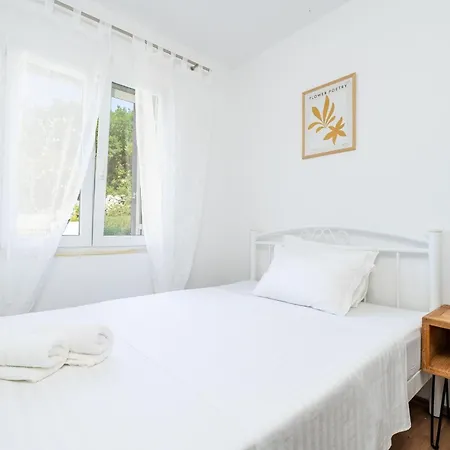 Bella Vista - Two Bedroom With Sea View Apartment Mlini