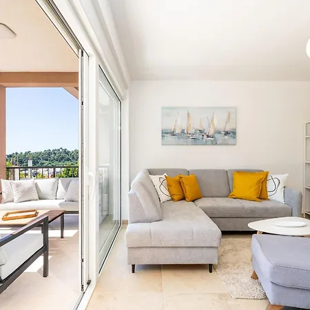 Bella Vista - Two Bedroom With Sea View