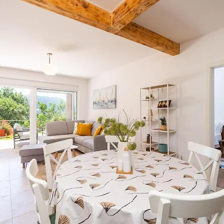 Bella Vista - Two Bedroom With Sea View דירה מליני
