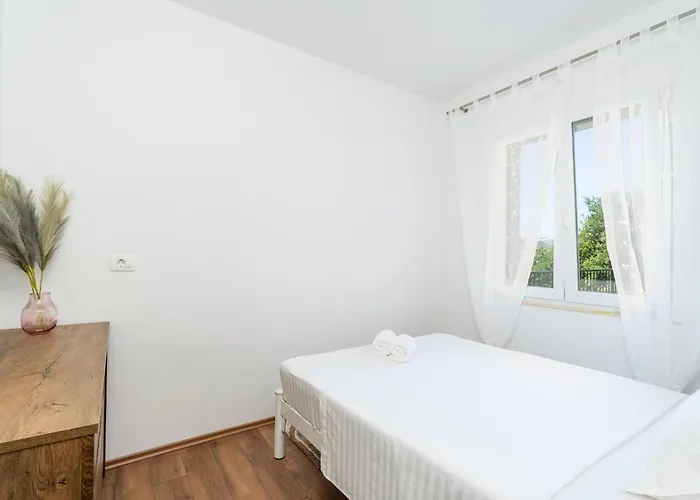 Bella Vista - Two Bedroom With Sea View