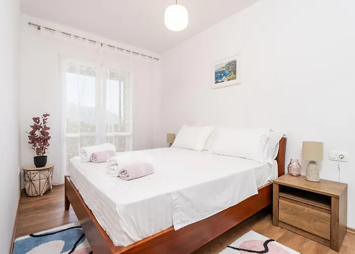 Bella Vista - Two Bedroom With Sea View *