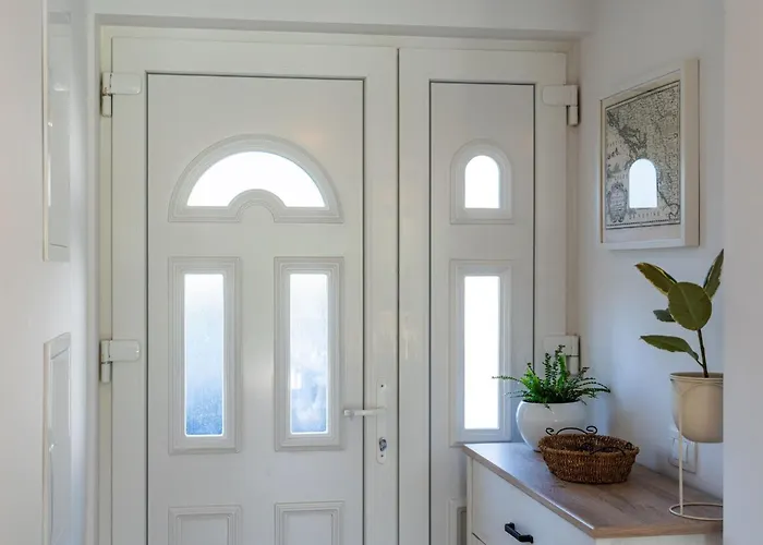 Bella Vista - Two Bedroom With Sea View مْليني